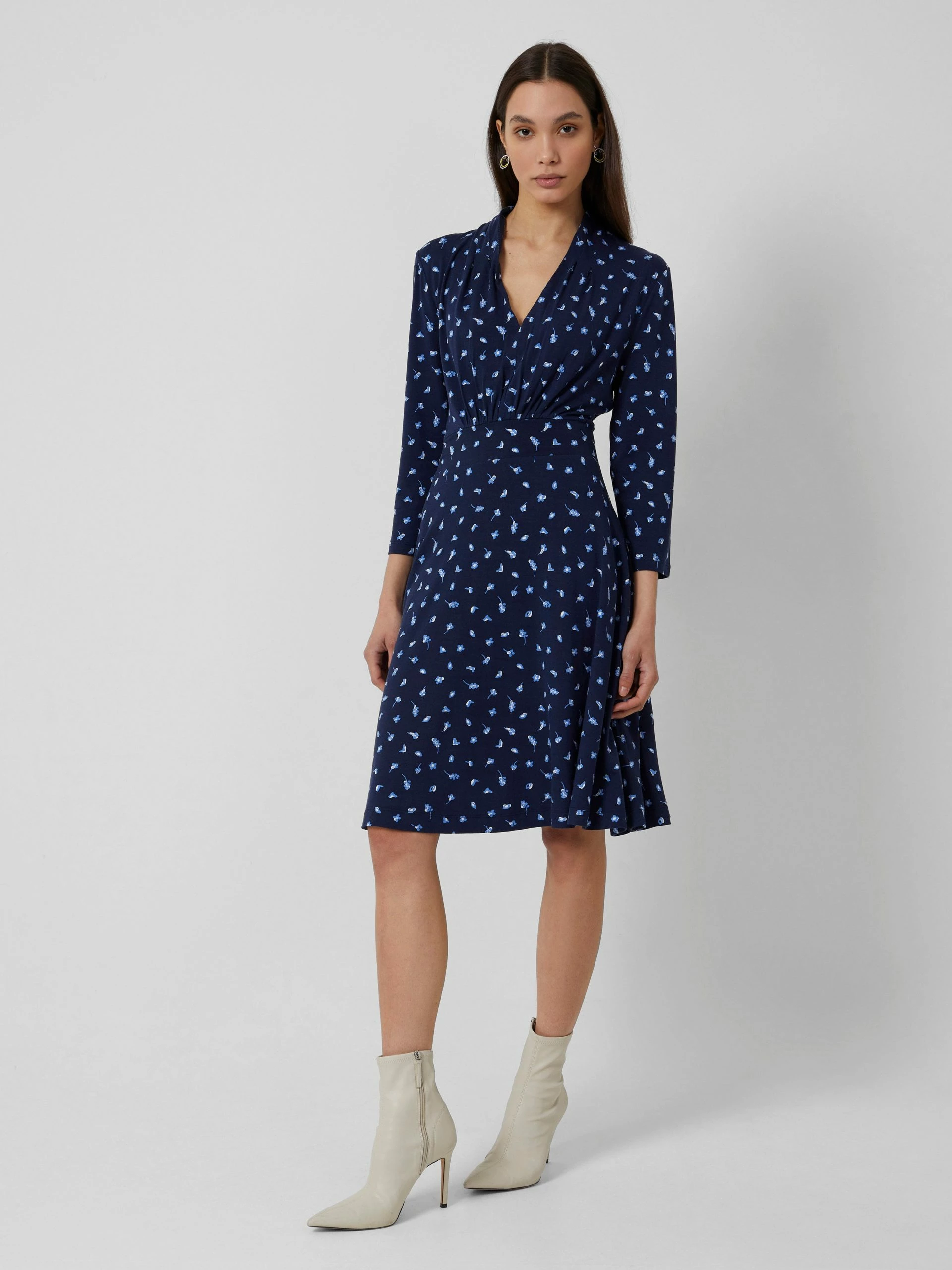 French Connection Bhelle Meadow Jersey V-Neck Mini Dress 4 French Connection Bhelle Meadow Jersey V-Neck Mini Dress - Image 2